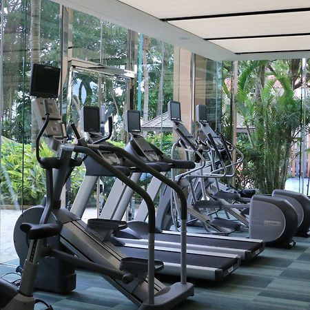 Hong Kong Gold Coast Hotel Exteriör bild A gym at a hotel