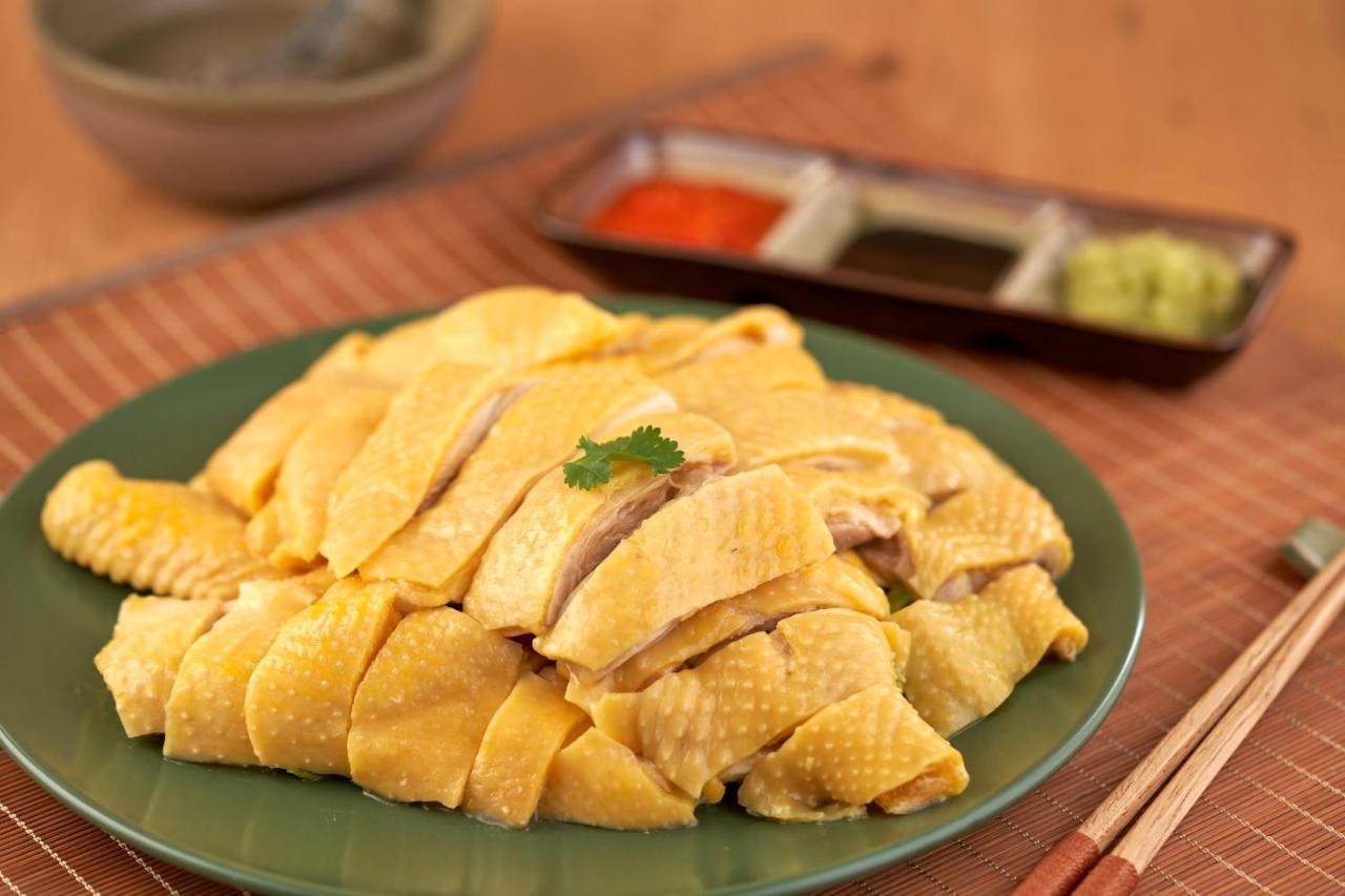 Hong Kong Gold Coast Hotel Exteriör bild Chicken rice