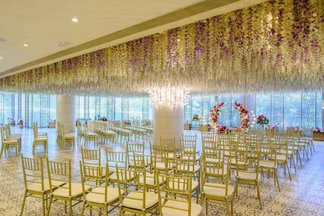 Hong Kong Gold Coast Hotel Exteriör bild The Grand Ballroom