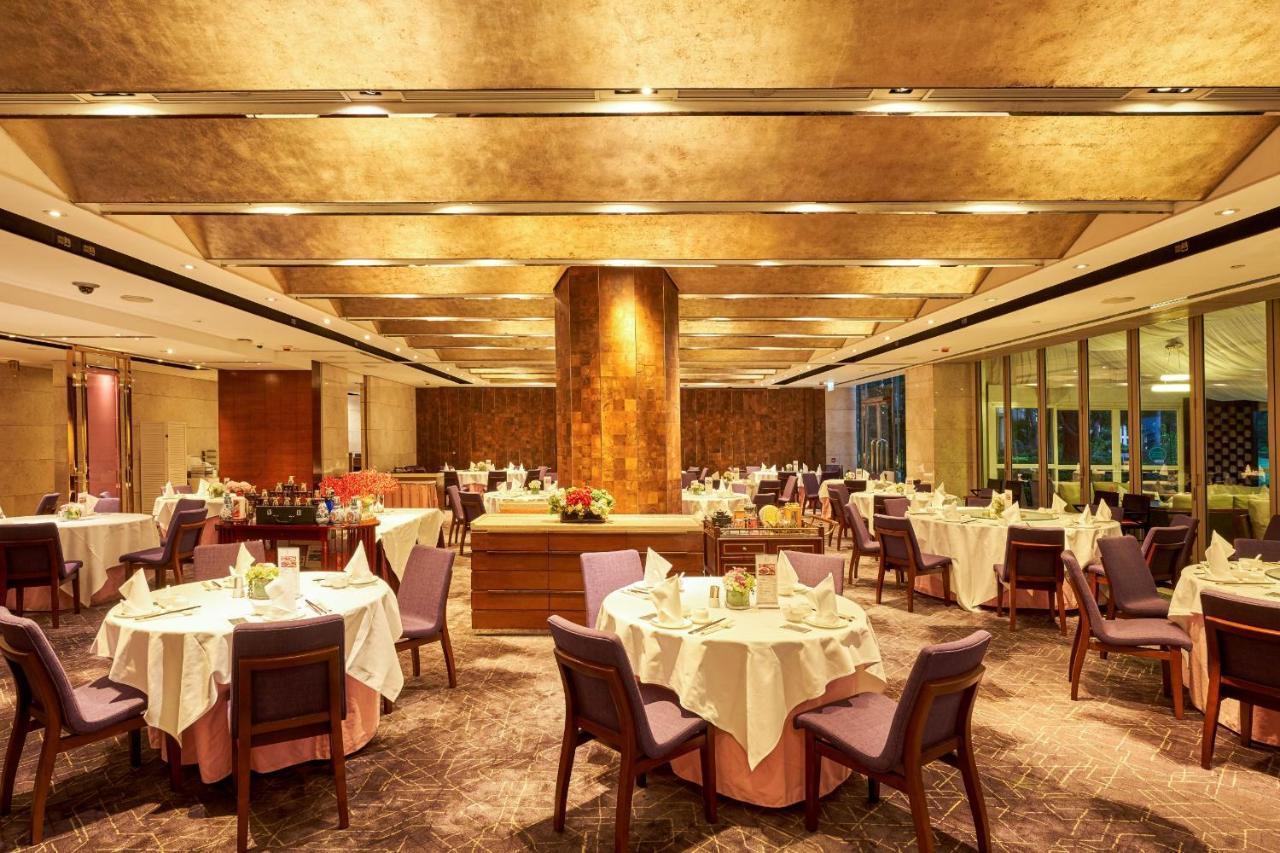 Hong Kong Gold Coast Hotel Exteriör bild The interior of the restaurant