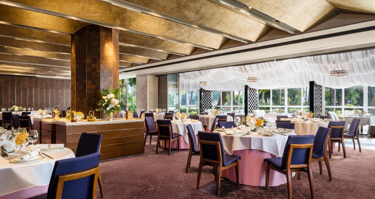 Hong Kong Gold Coast Hotel Exteriör bild The interior of the restaurant