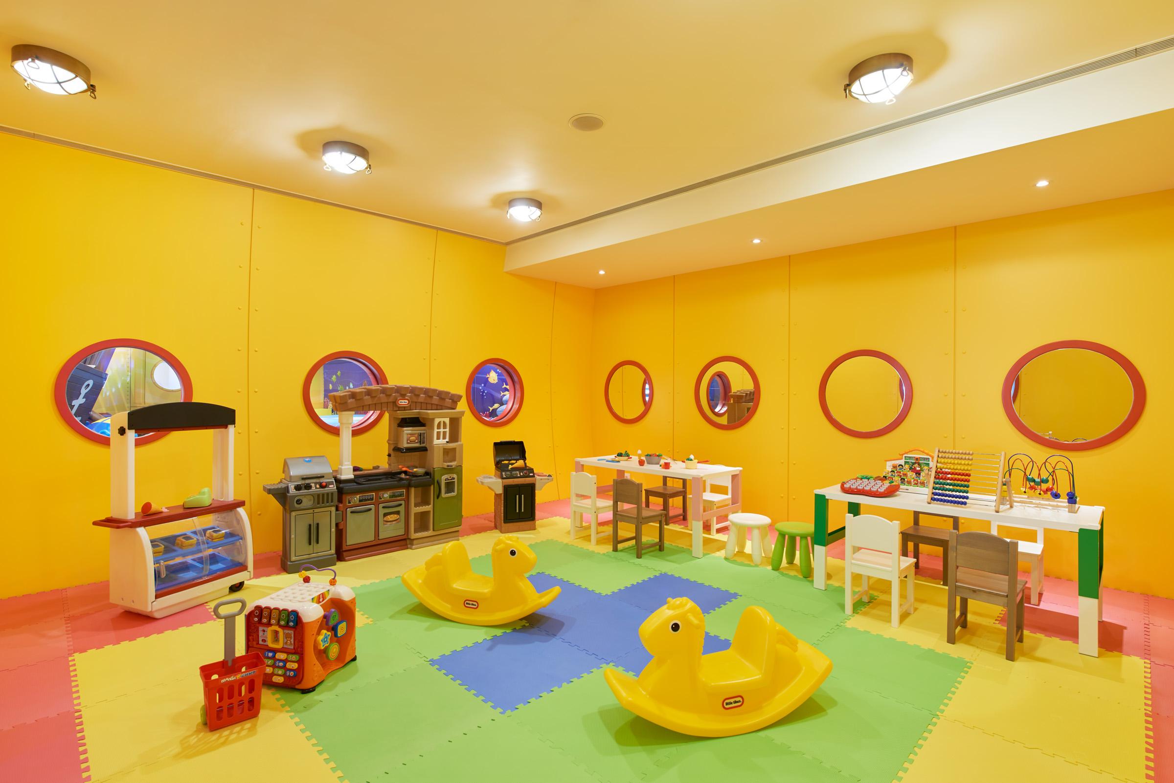 Hong Kong Gold Coast Hotel Exteriör bild The Children's Club at the Conrad Maldives