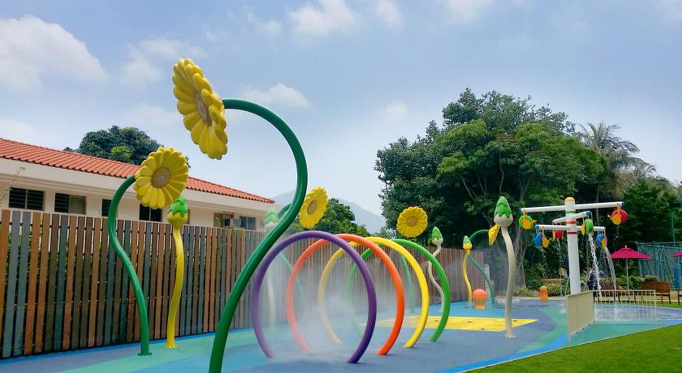 Hong Kong Gold Coast Hotel Exteriör bild Water playground