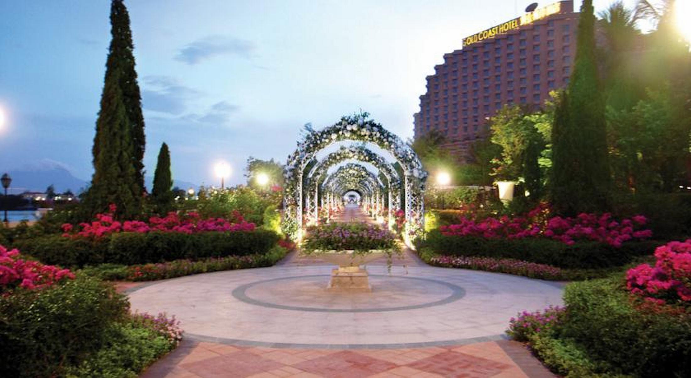 Hong Kong Gold Coast Hotel Exteriör bild Rose Garden