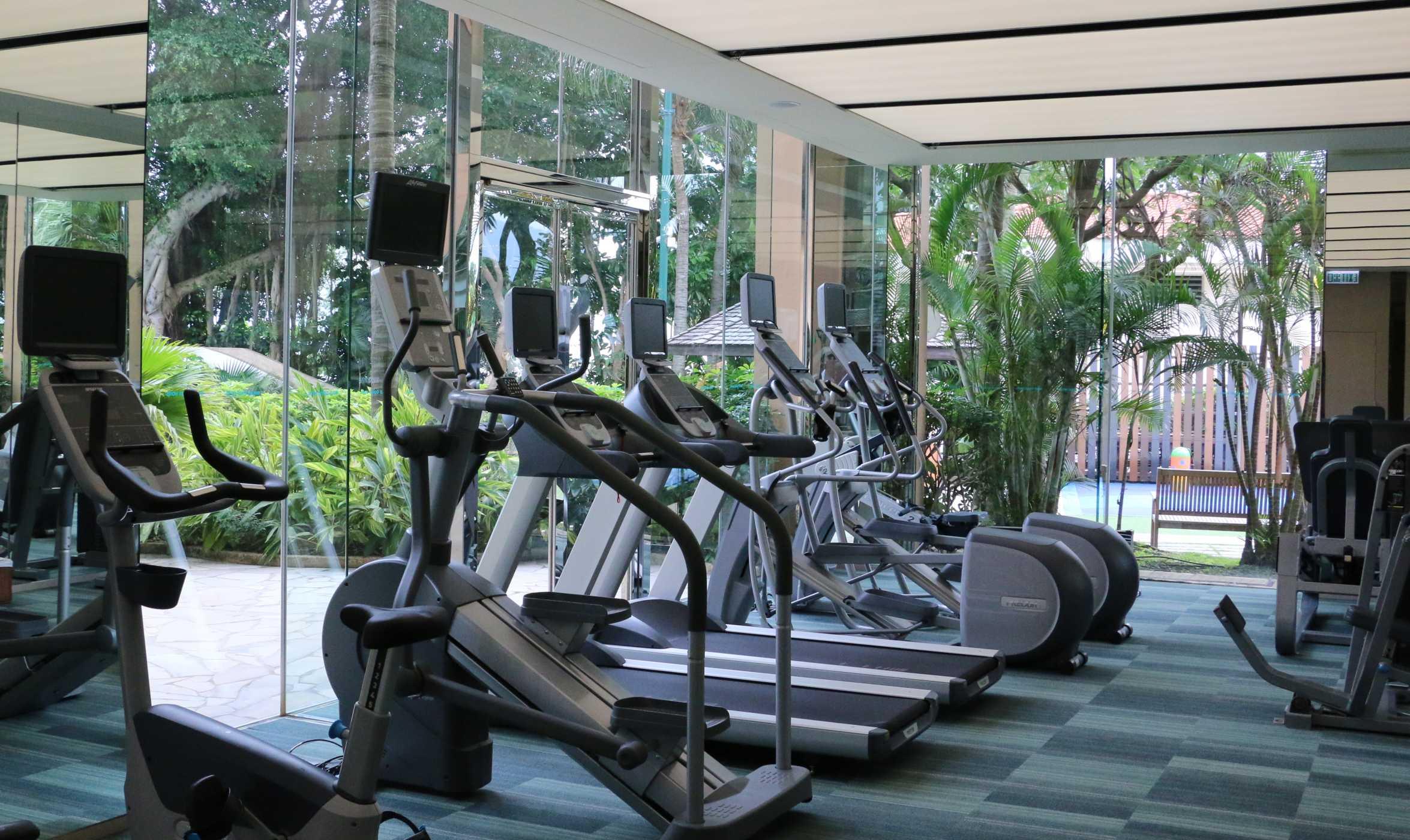 Hong Kong Gold Coast Hotel Exteriör bild A gym at a hotel