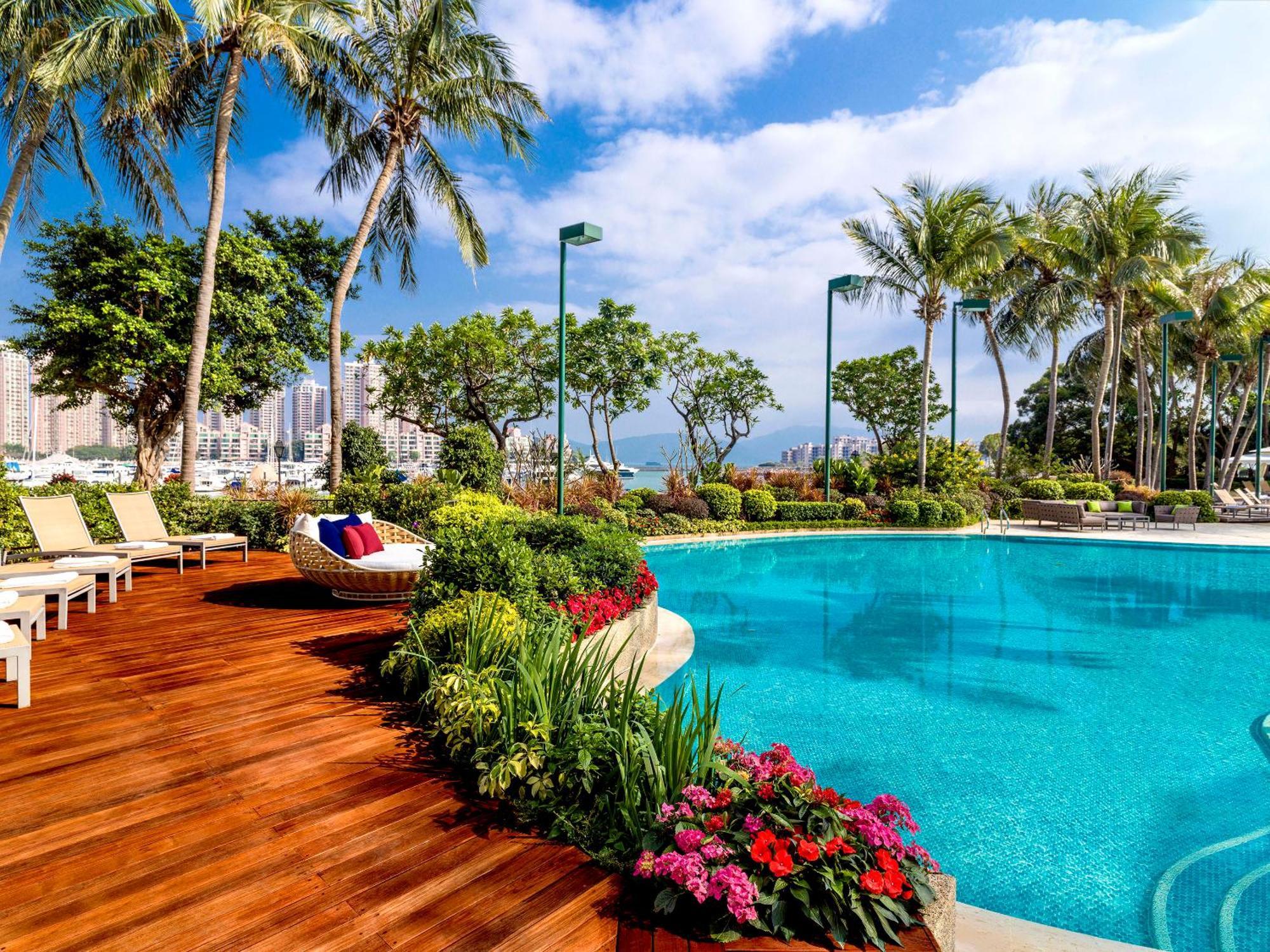 Hong Kong Gold Coast Hotel Exteriör bild The pool at the Westin
