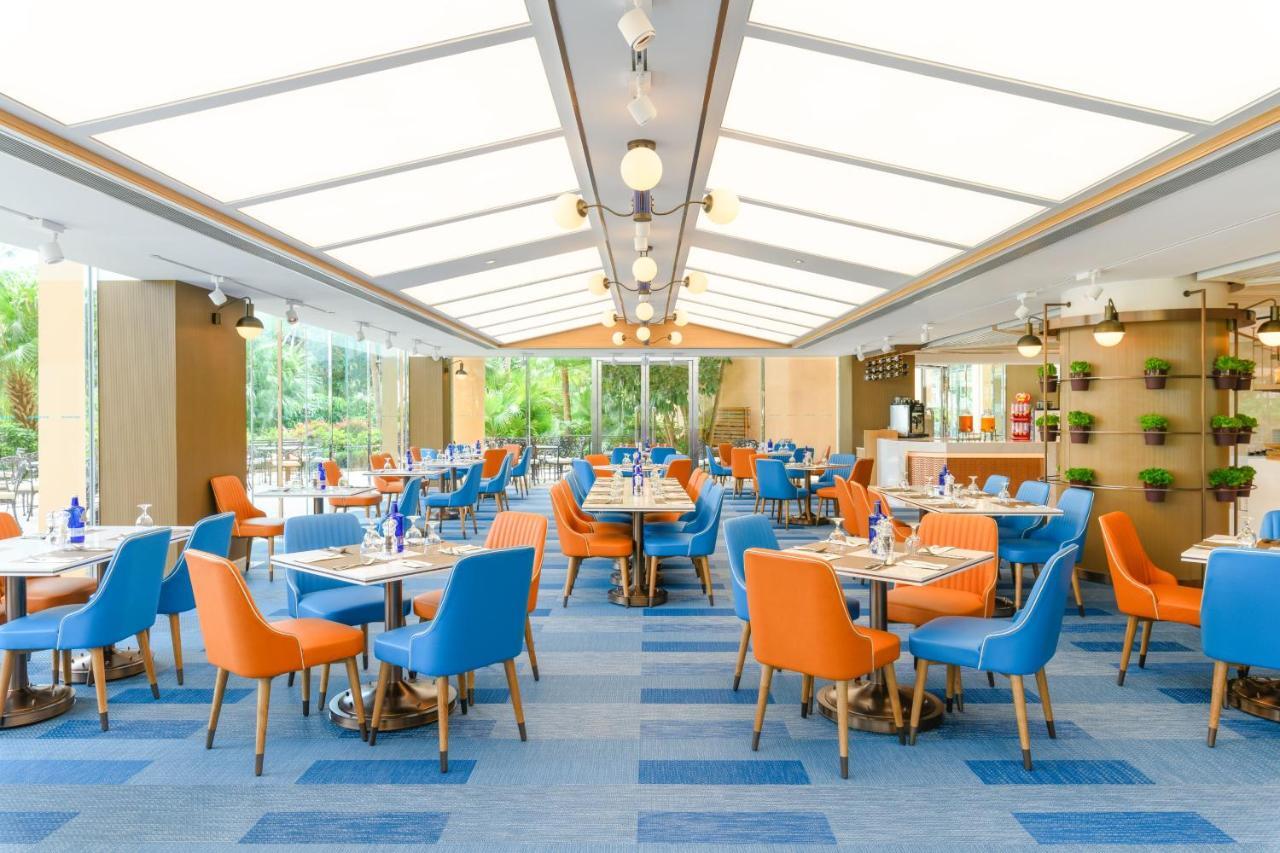 Hong Kong Gold Coast Hotel Exteriör bild The Garden Grill