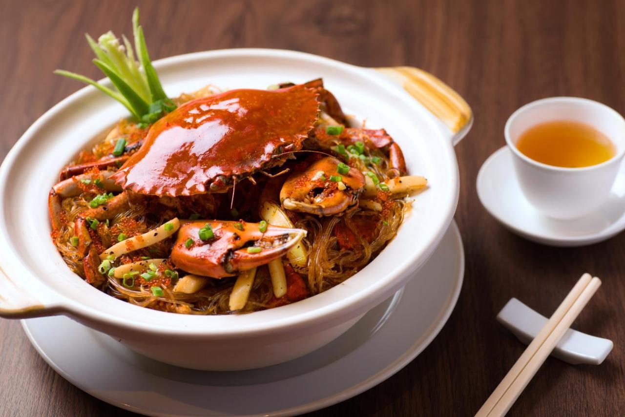 Hong Kong Gold Coast Hotel Exteriör bild Chilli mud crab